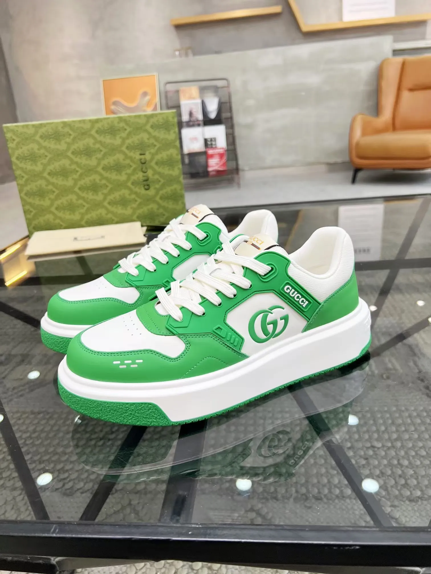 Men's Men's Shoes Men's Men's 💰460 new men's shoes GUCCI [Lightning] latest shoes shipped. Original quality, fashionable, made of special materials, sheepskin lining, brand new packaging. The foot feels super comfortable and the workmanship is impeccable. Size: 38-45